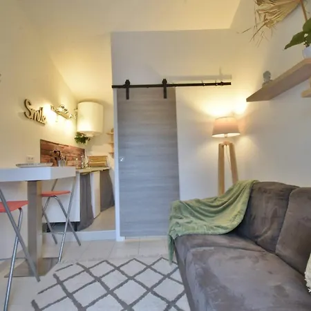 Studio G Bergerac Avec Terrasse Apartment Bergerac
